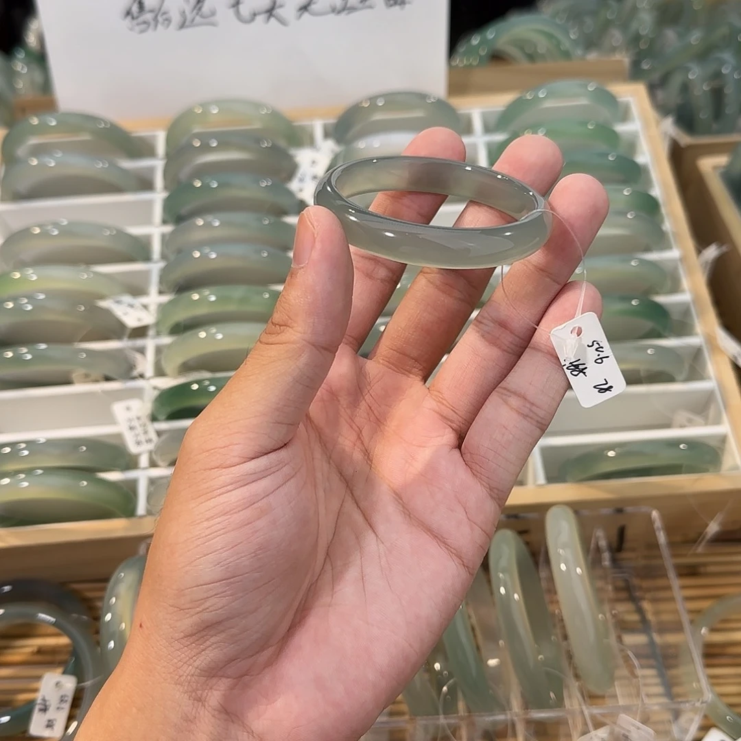 玛瑙/玉髓未镶嵌手镯圈口50.6