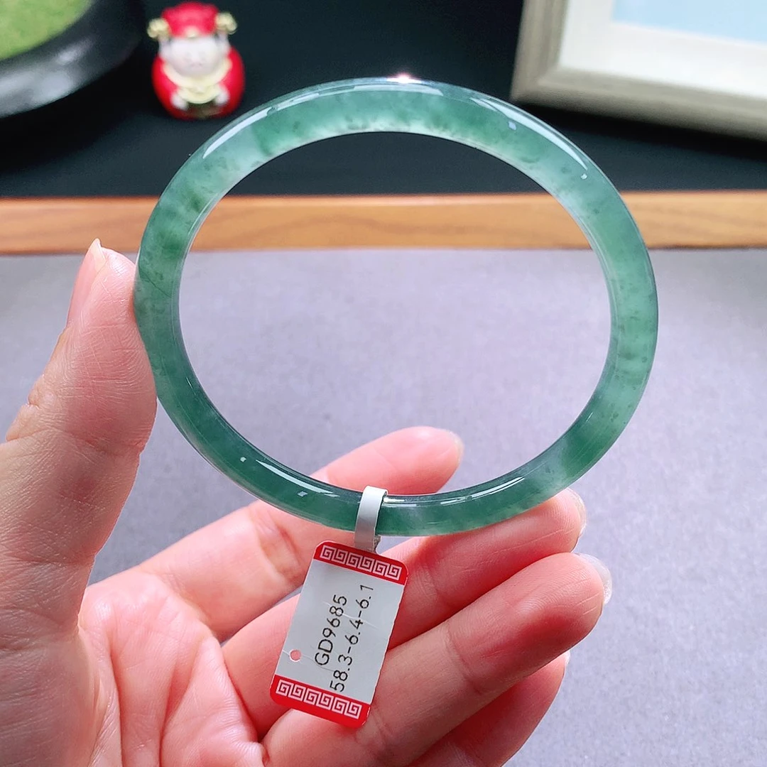 翡翠手镯未镶嵌天然翡翠手镯