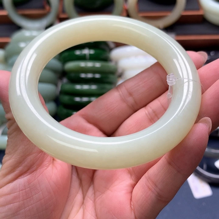 【闪购商品】未镶嵌手镯和田玉