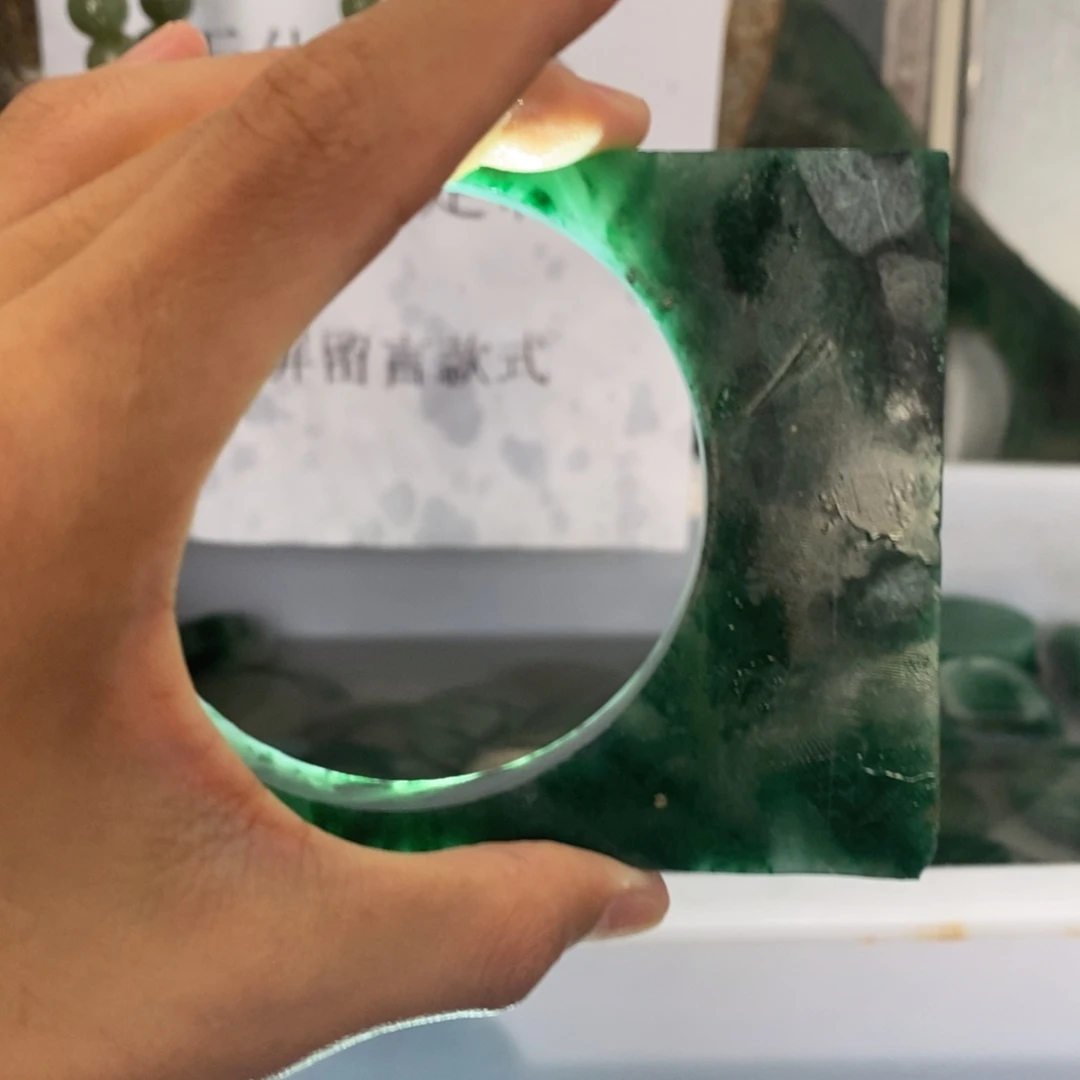 未镶嵌石英质玉（非洲翠）珠宝半成品