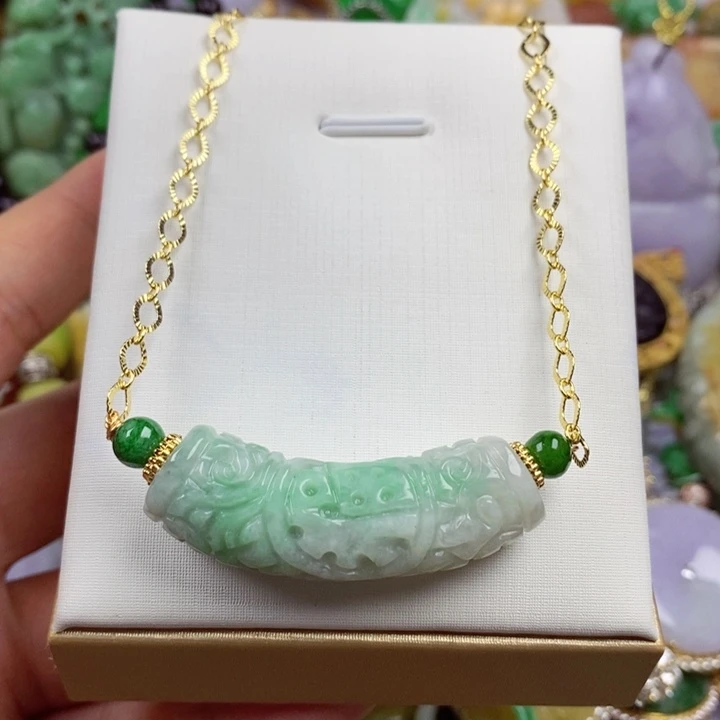翡翠未镶嵌吊坠(赠链)