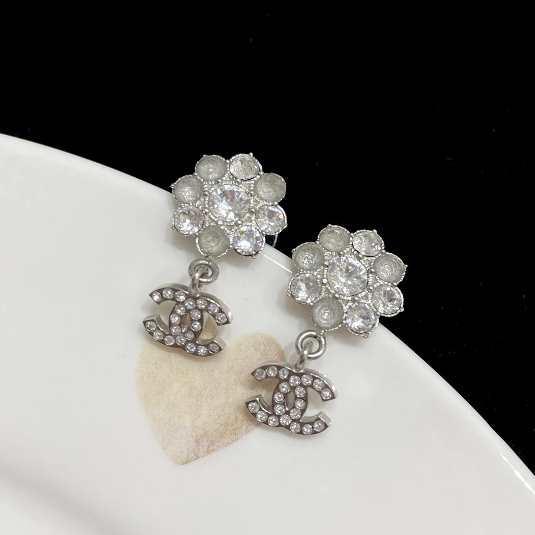 95新 Chanel/香奈儿 16V银色雪花满钻双C耳钉 2508021