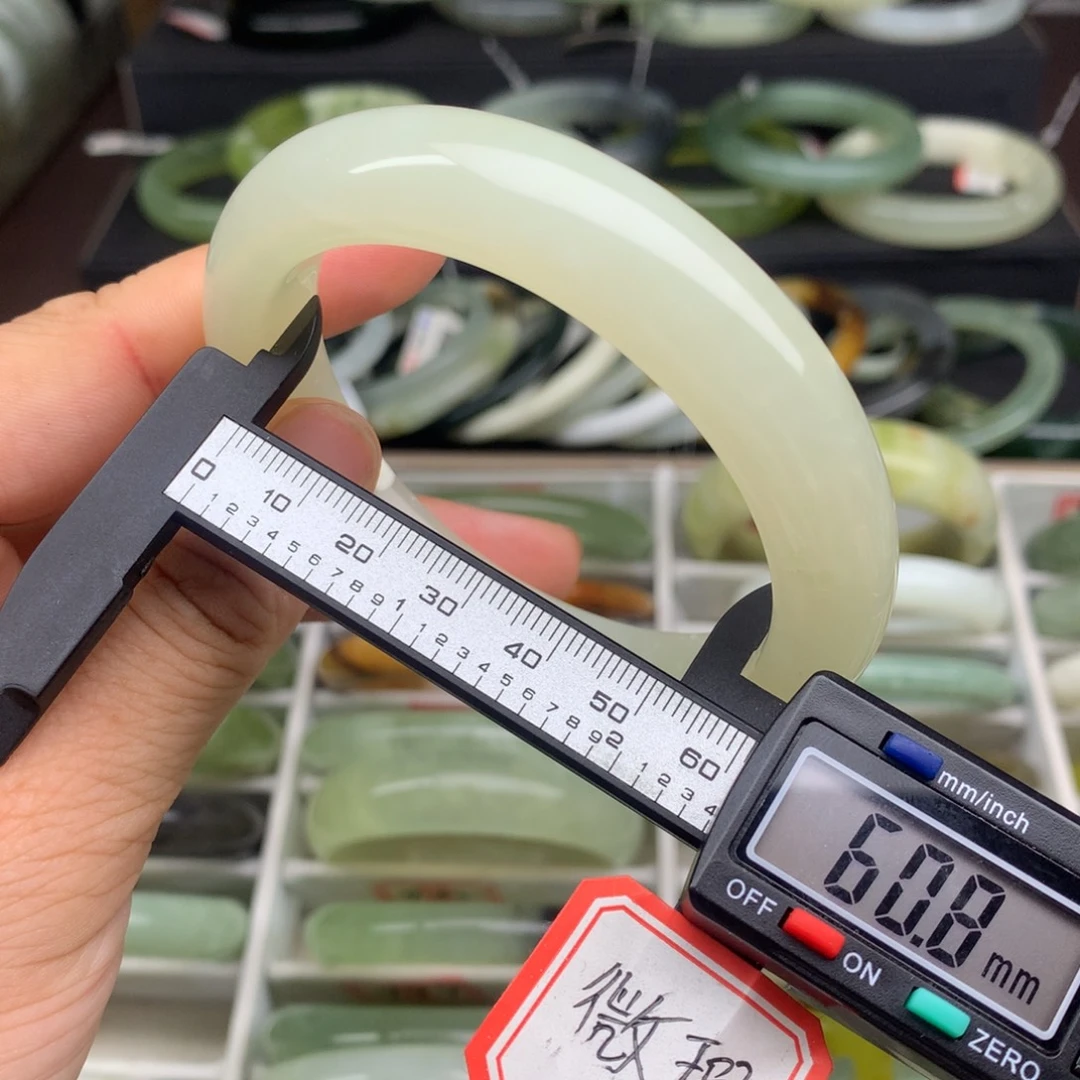 蛇纹石玉未镶嵌手镯484
