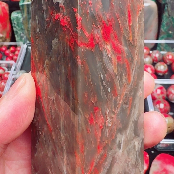 昌化鸡血石牛角冻