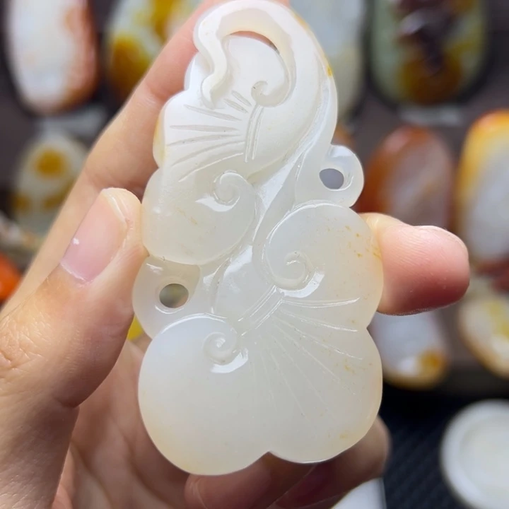 和田玉未镶嵌颈饰