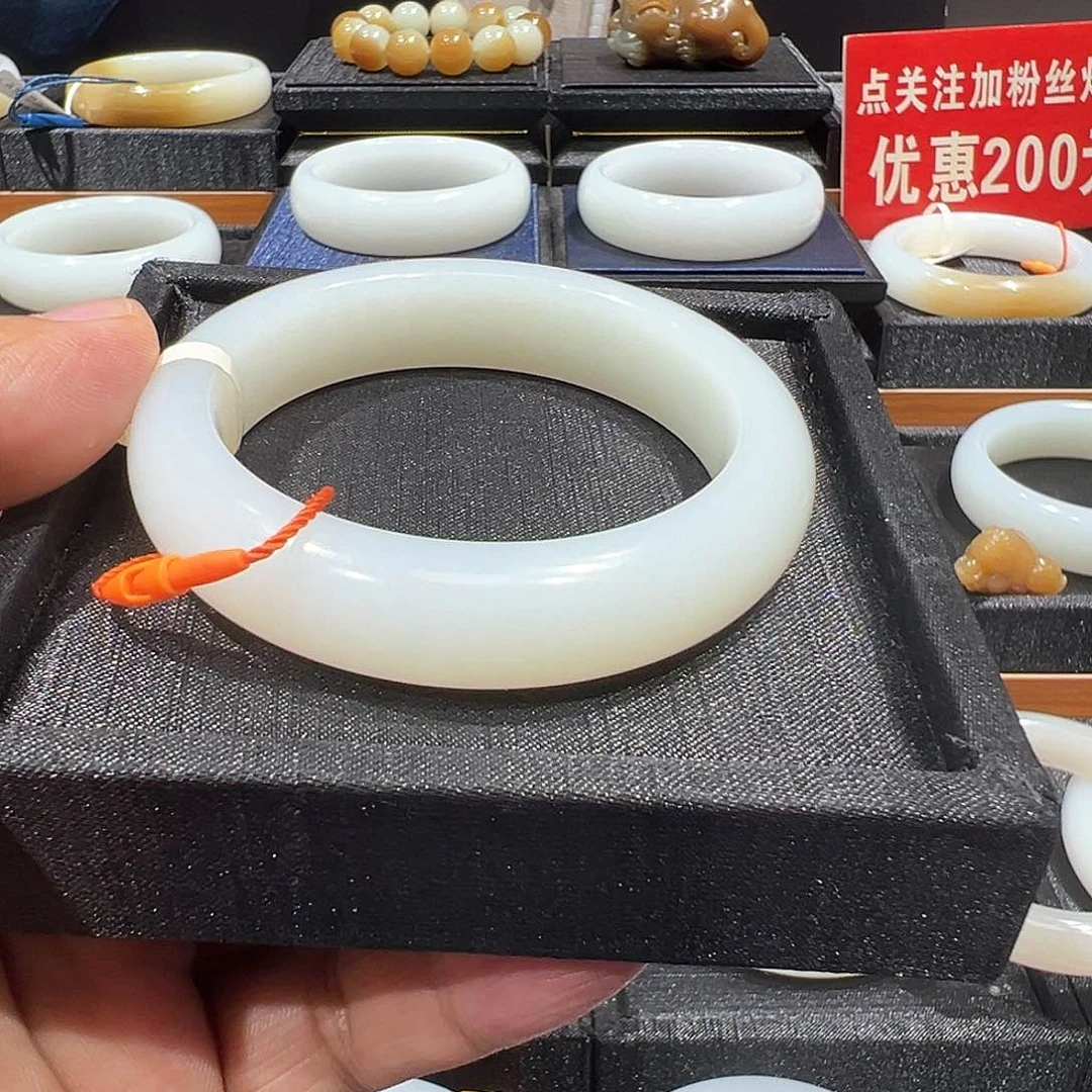 小***球和田玉手镯未镶嵌