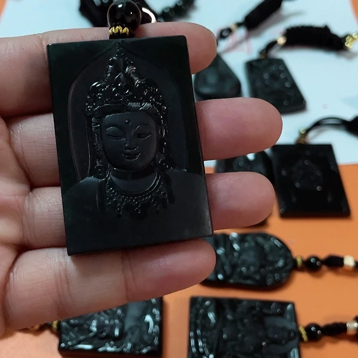 翡翠颈饰未镶嵌听****态