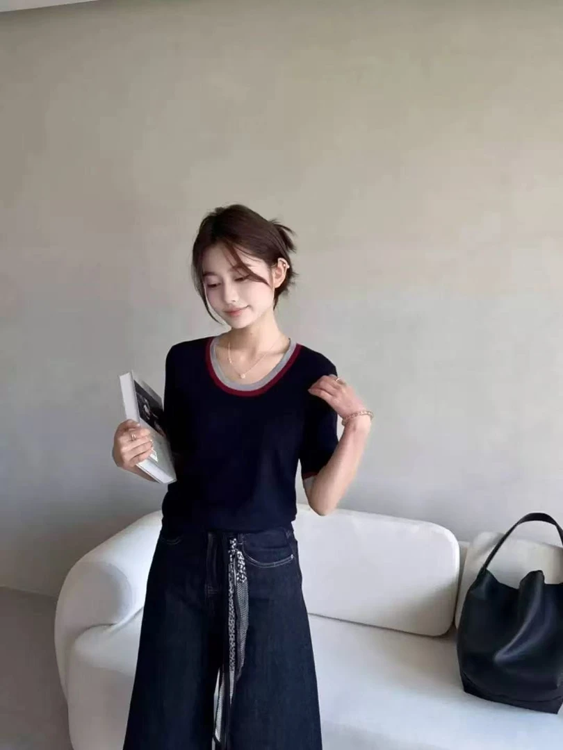 【明明大家庭】撞色条纹领口分袖衫