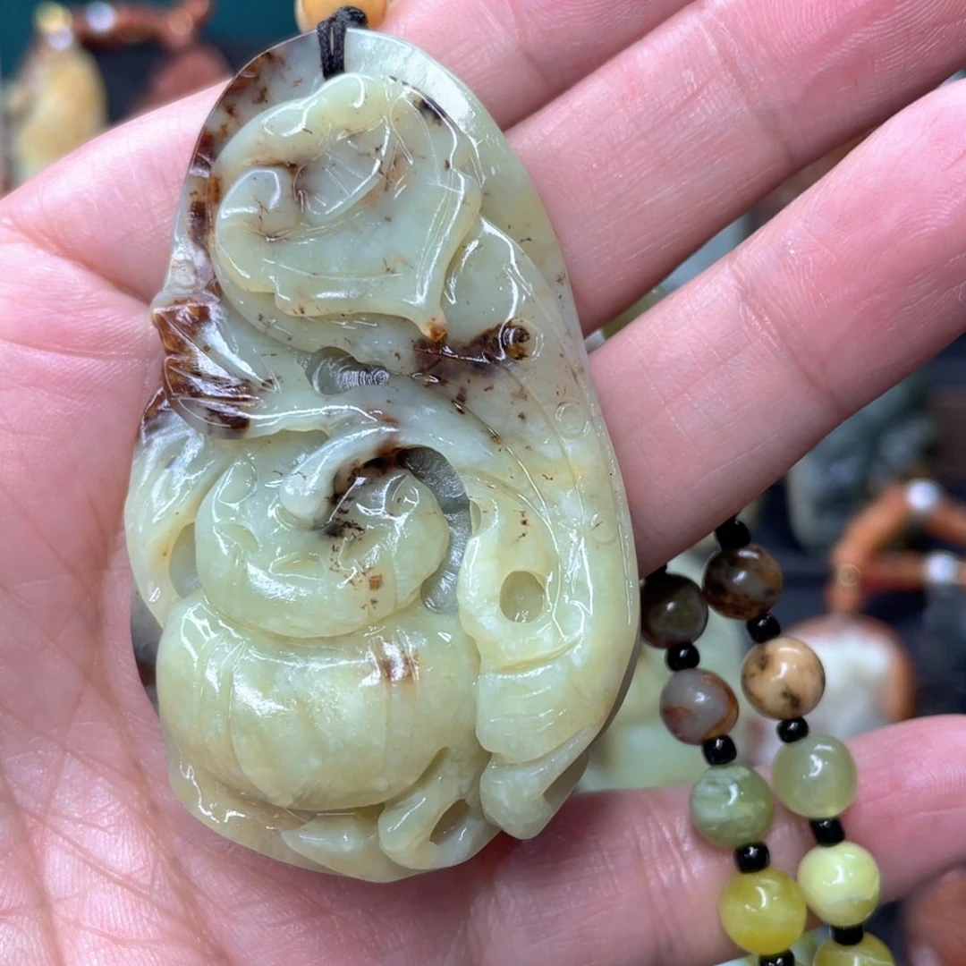 蛇纹石玉颈饰未镶嵌