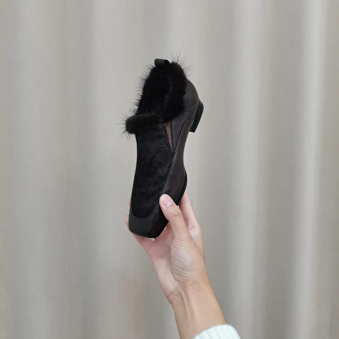 2024秋冬新款休闲简约洋气过年必备时尚真皮单鞋