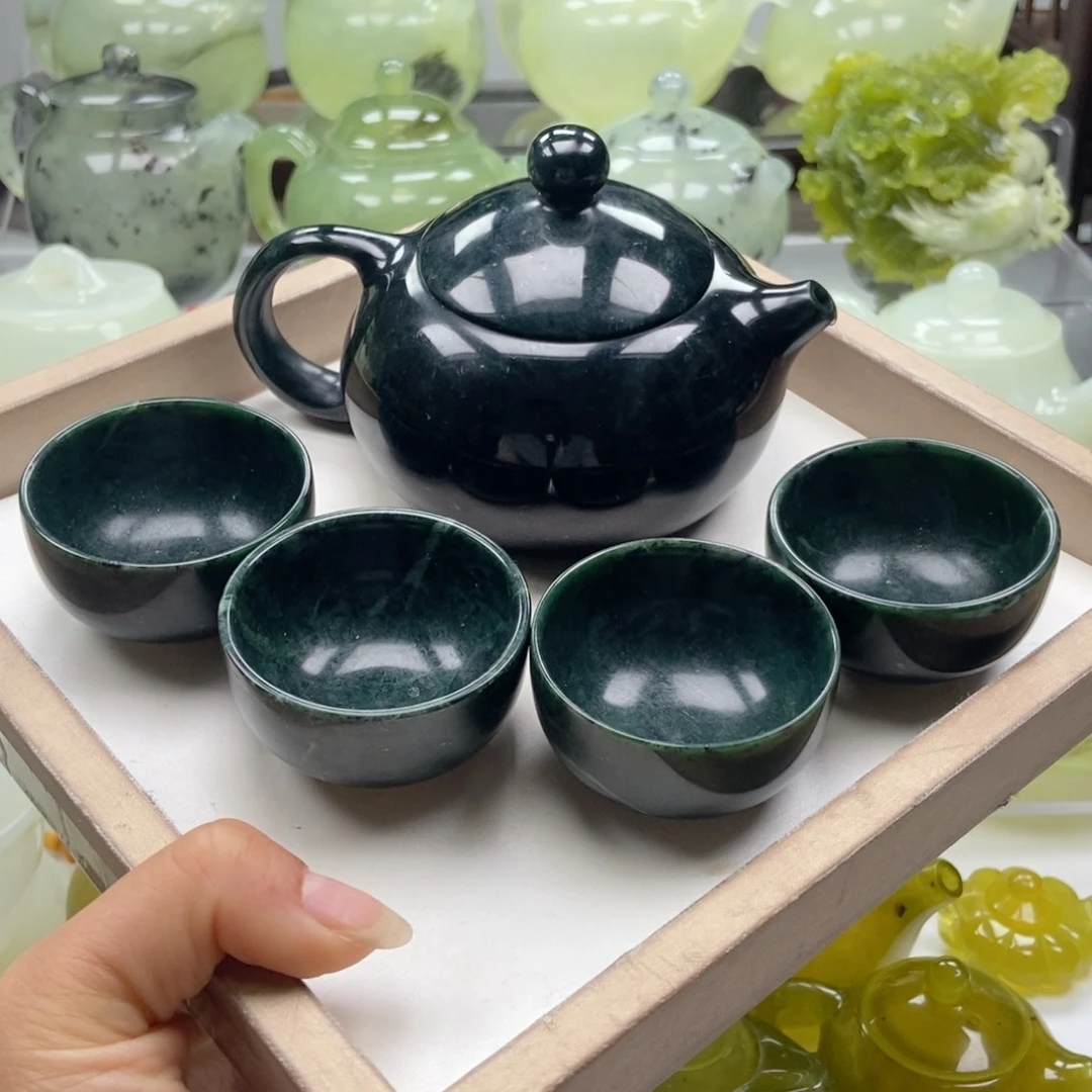 蛇纹石玉未镶嵌壶