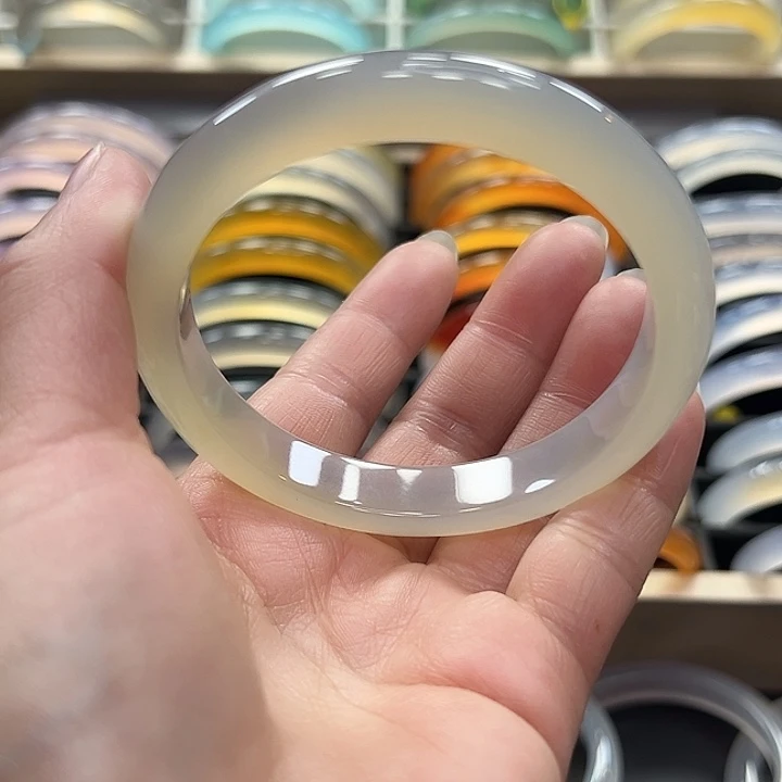 玛瑙/玉髓手镯未镶嵌蛮**李