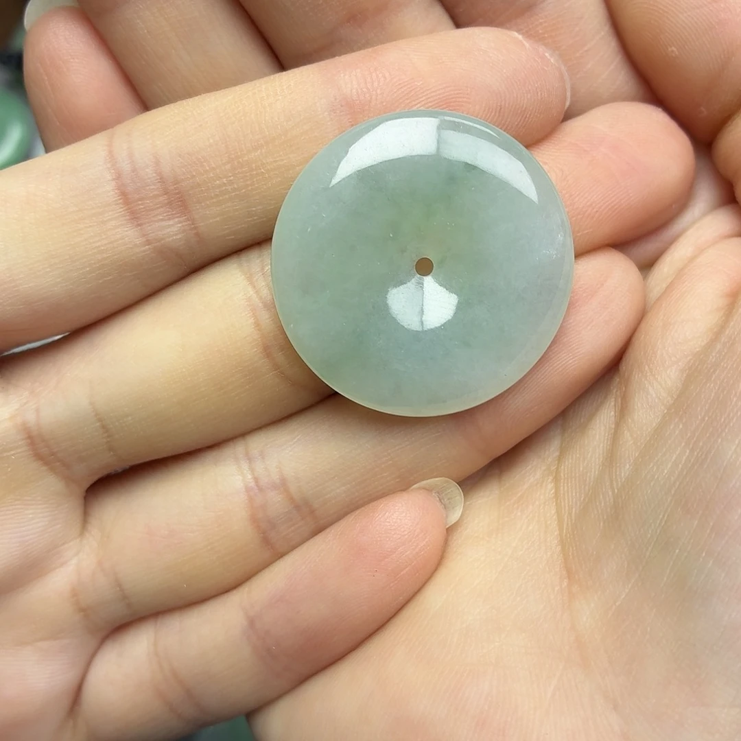 翡翠未镶嵌颈饰平安扣