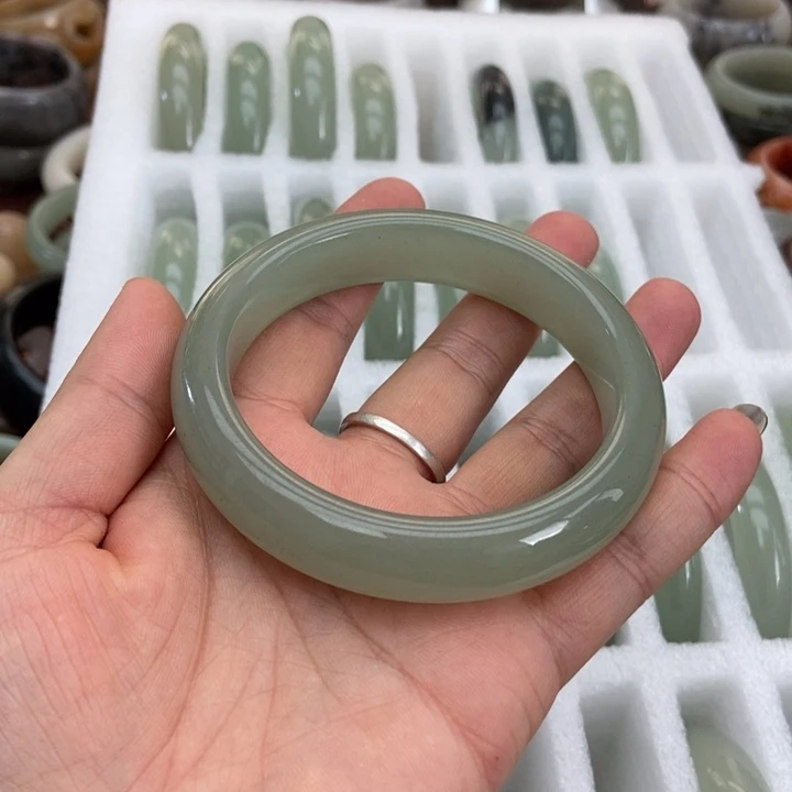 石英质玉未镶嵌手镯