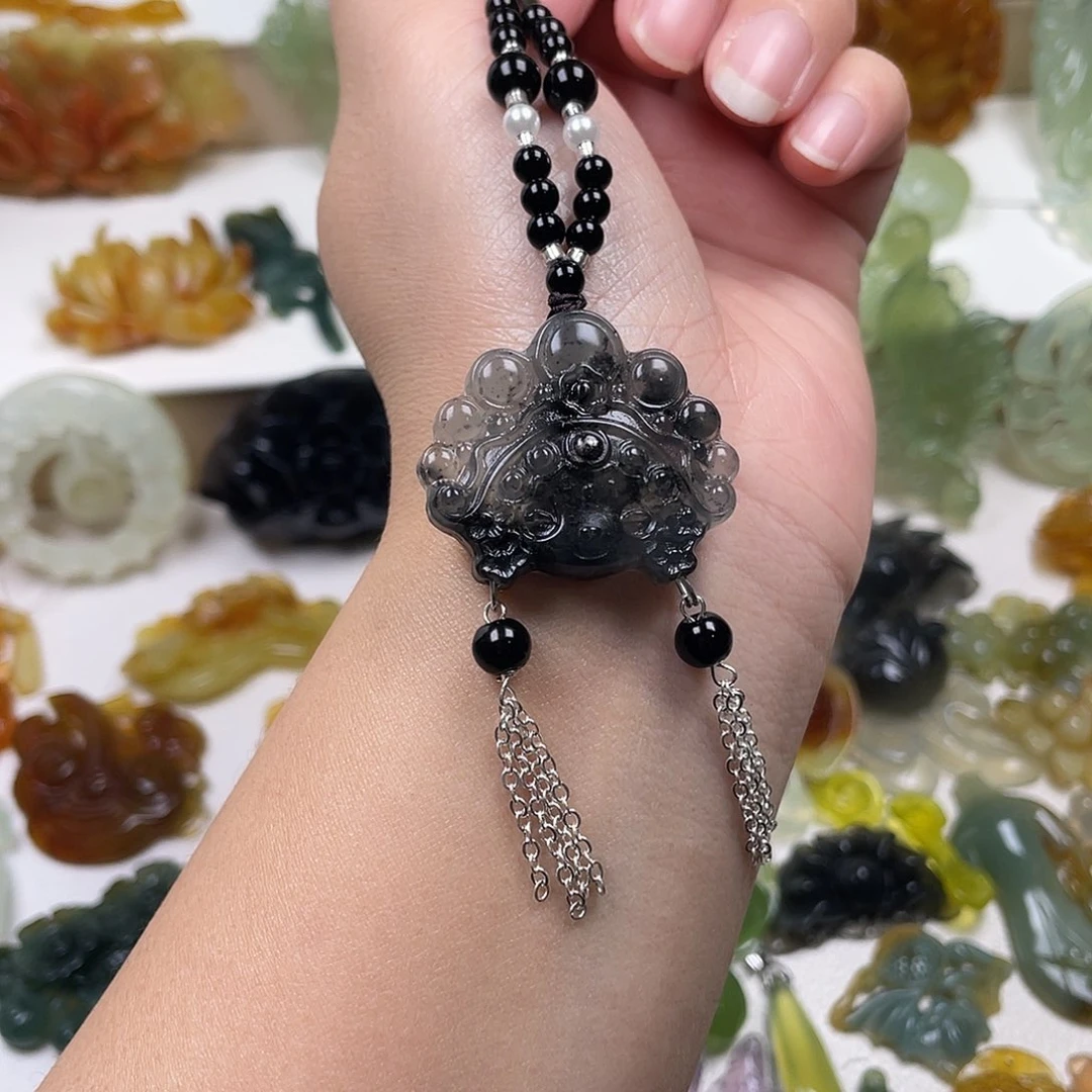 蛇纹石玉未镶嵌颈饰