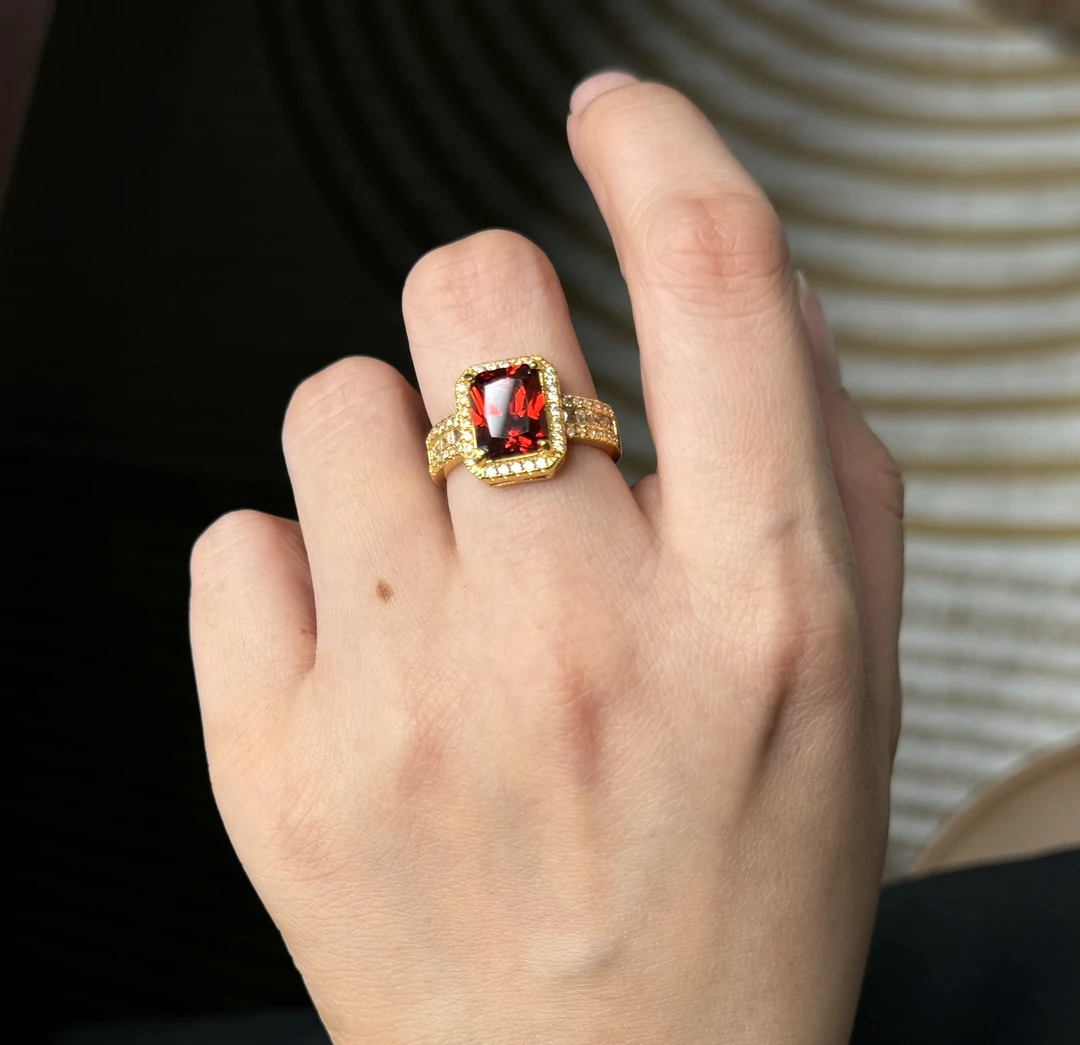 合成/培育鸽血红红宝石戒指