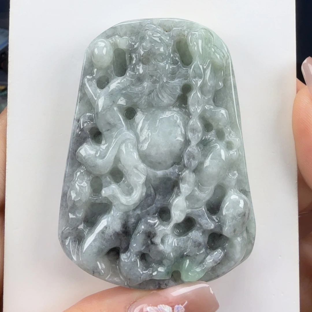 翡翠挂件未镶嵌翡翠