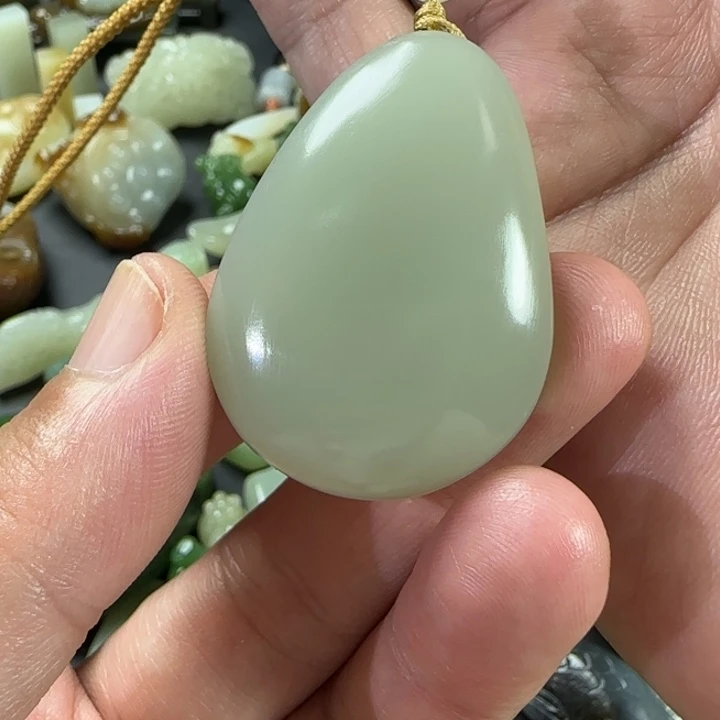 和田玉未镶嵌颈饰定制