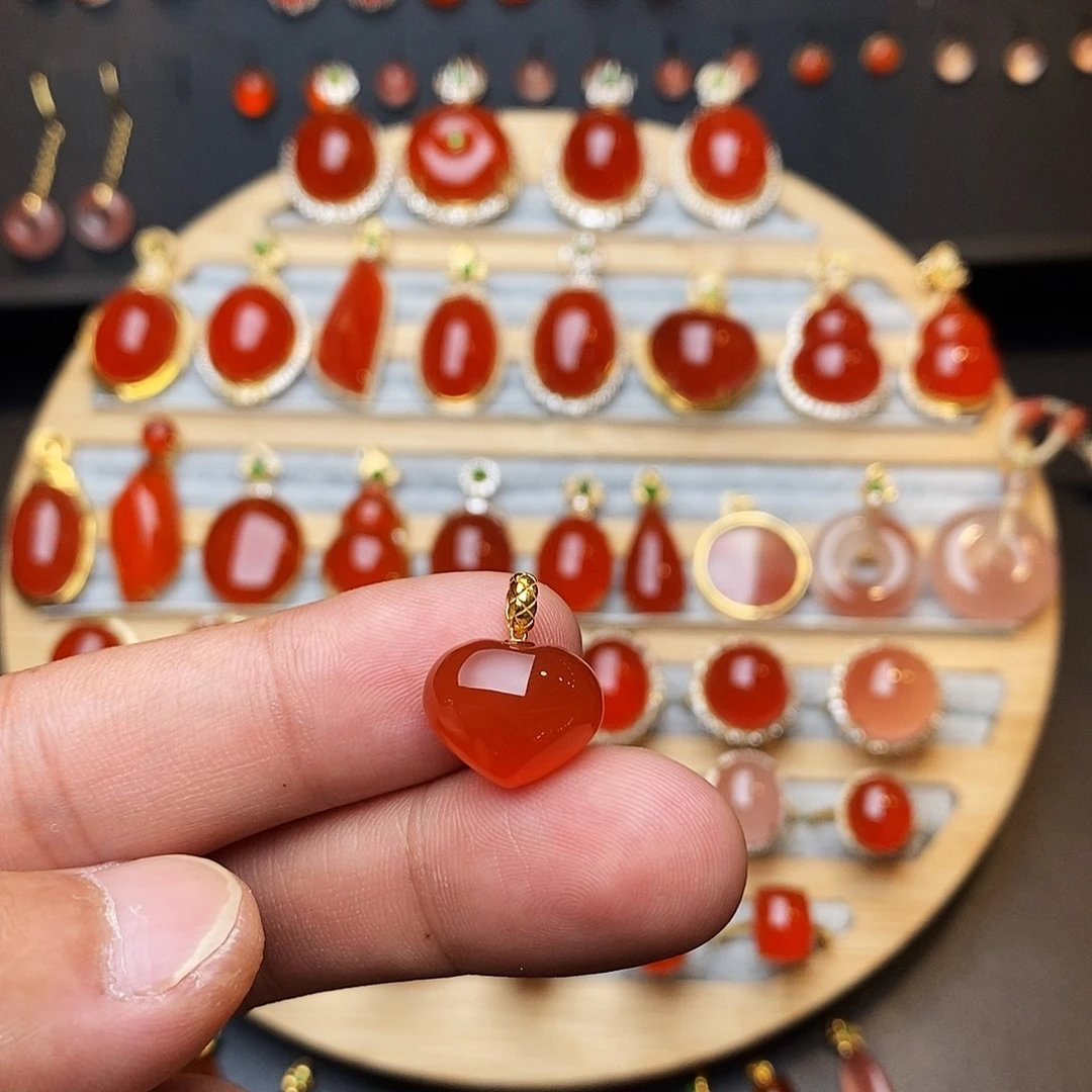 南红玛瑙18K金镶嵌颈饰