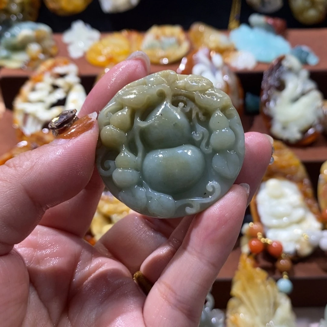 蛇纹石玉未镶嵌颈饰