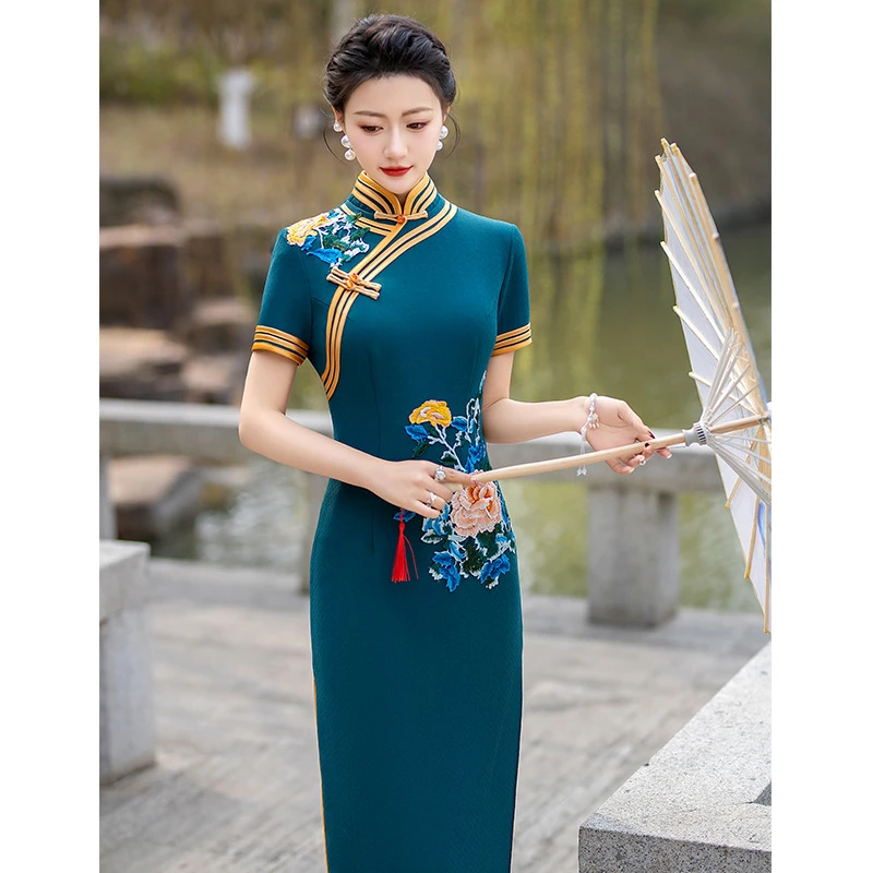 走秀旗袍2025新款走秀时尚舞台表演中年妈妈演出服年轻款春暖花开