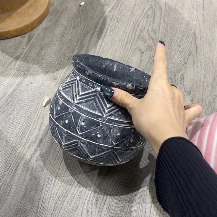 25888000。复古风格