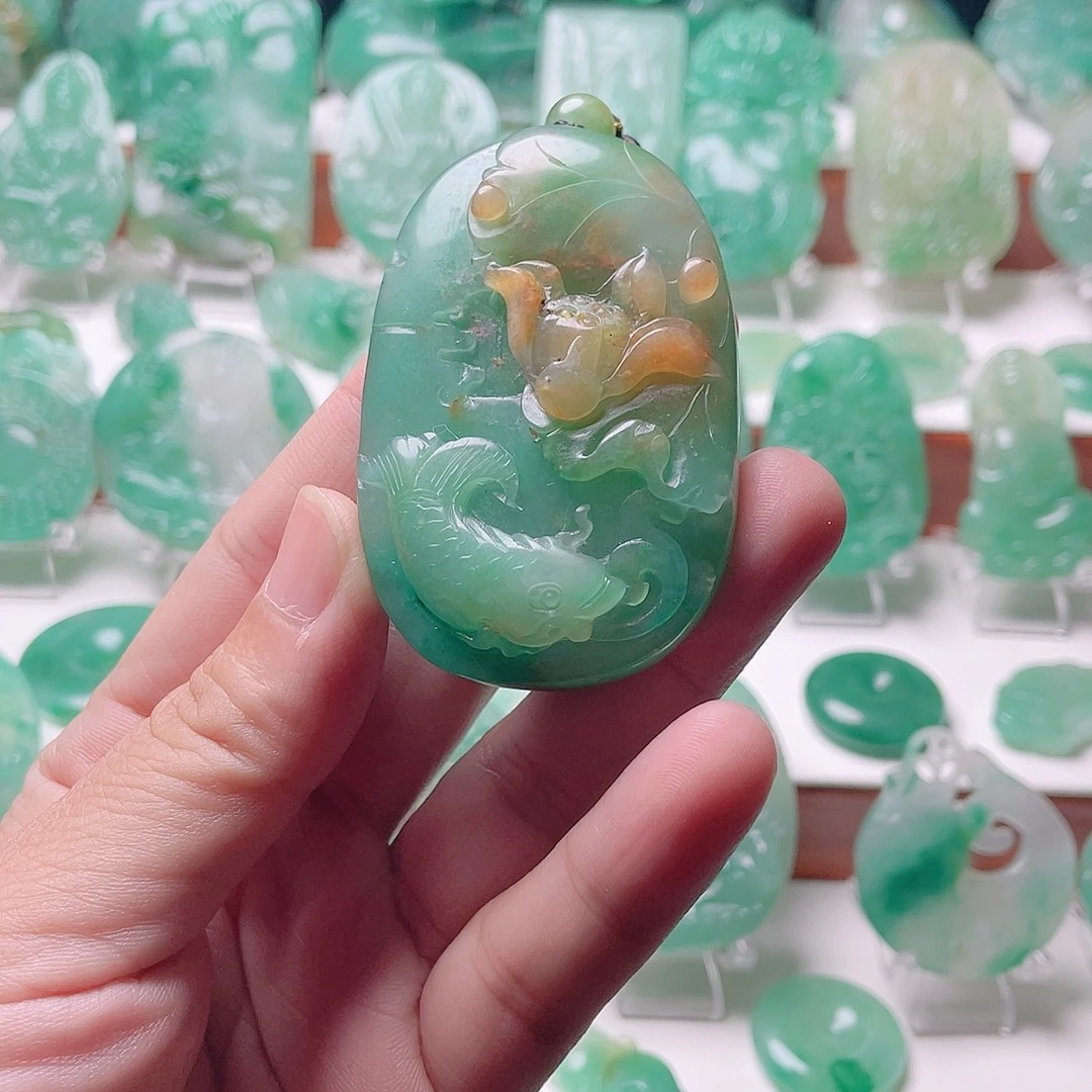 *****石英质玉未镶嵌颈饰