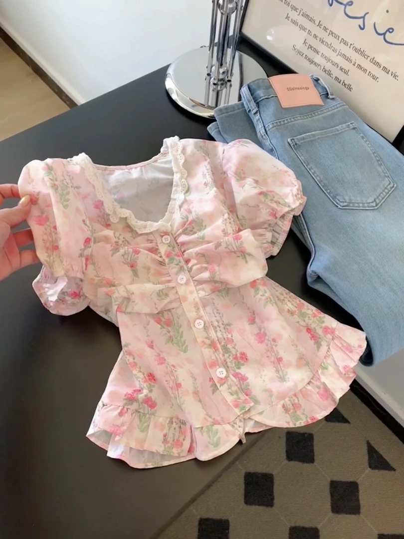 甜美减龄短款设计感娃娃衫女2025粉色v领碎花花边衬衣泡泡袖衬衫