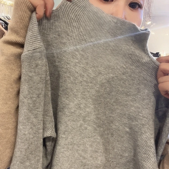 浅灰色打底一件啊