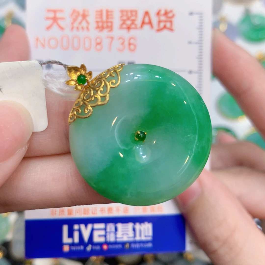 翡翠18K金镶嵌颈饰扣