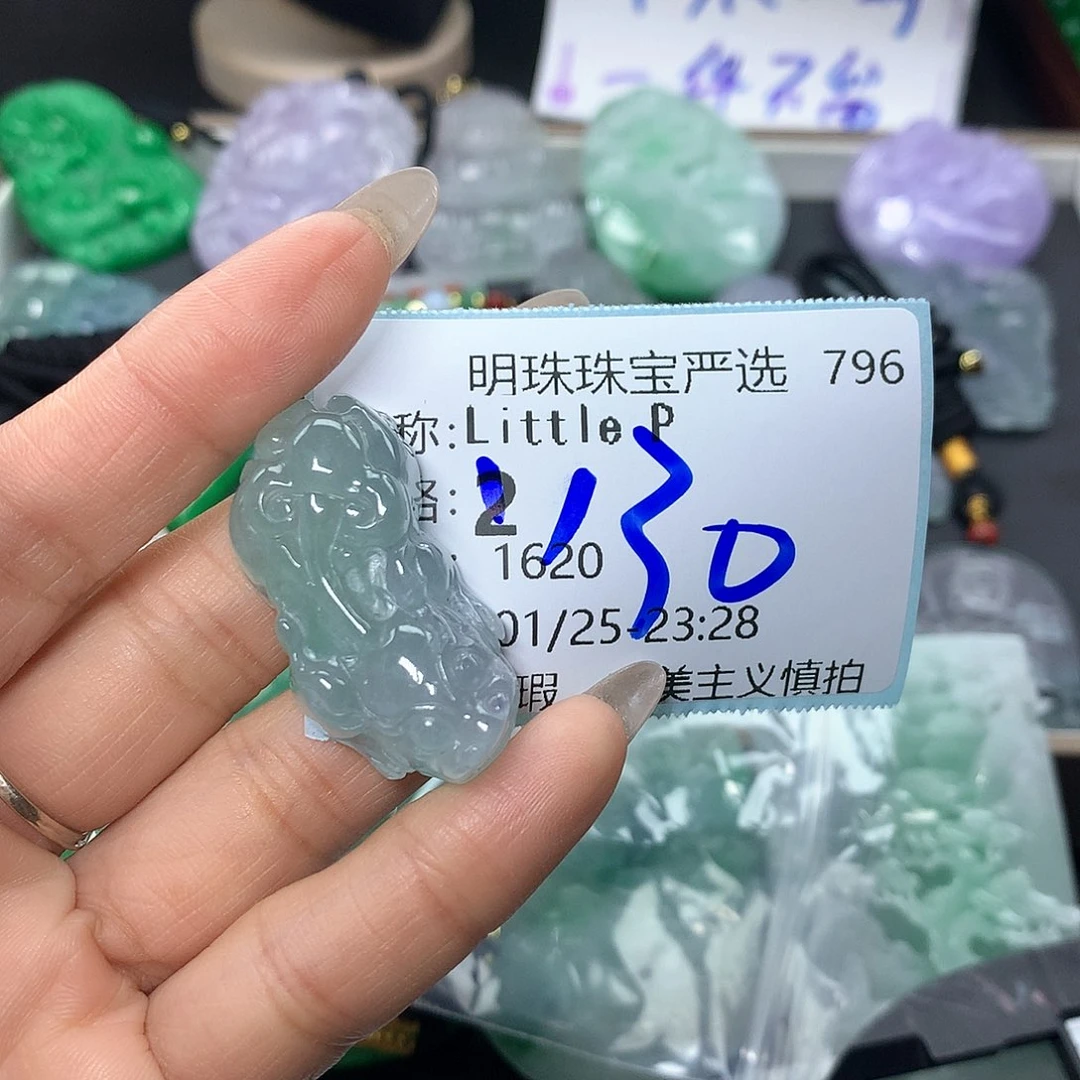 翡翠颈饰未镶嵌L****P不