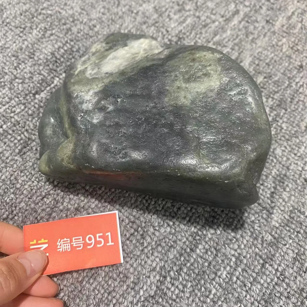 新疆玉料原石发一件编号951