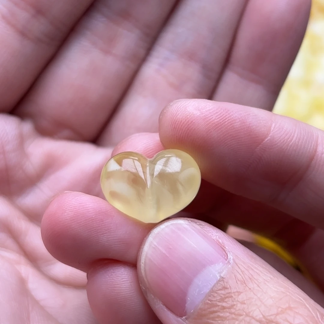 琥珀未镶嵌裸石02