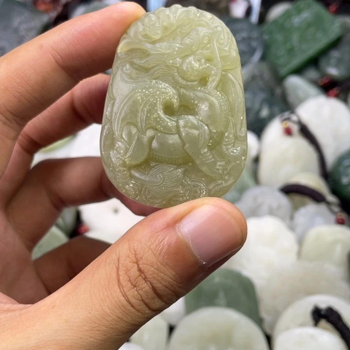 和田玉未镶嵌颈饰
