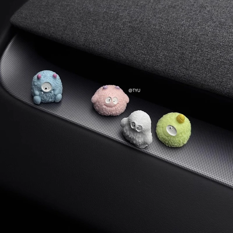 车内饰品摆件车载中控台装饰多巴胺小怪兽汽车2025新款电动车配饰