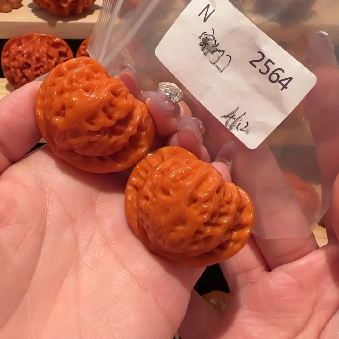 h***…文玩核桃吊坠玉化宫灯40精品