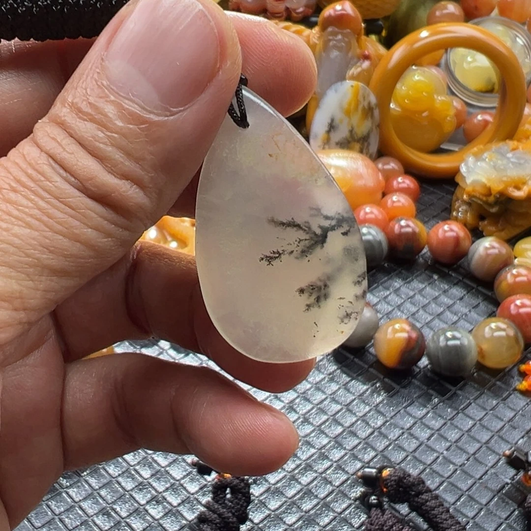 石英质玉未镶嵌颈饰