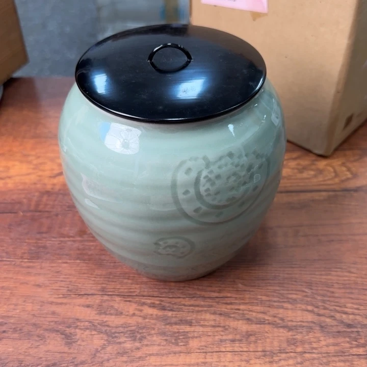 一个陶瓷物件哈哈哈哈