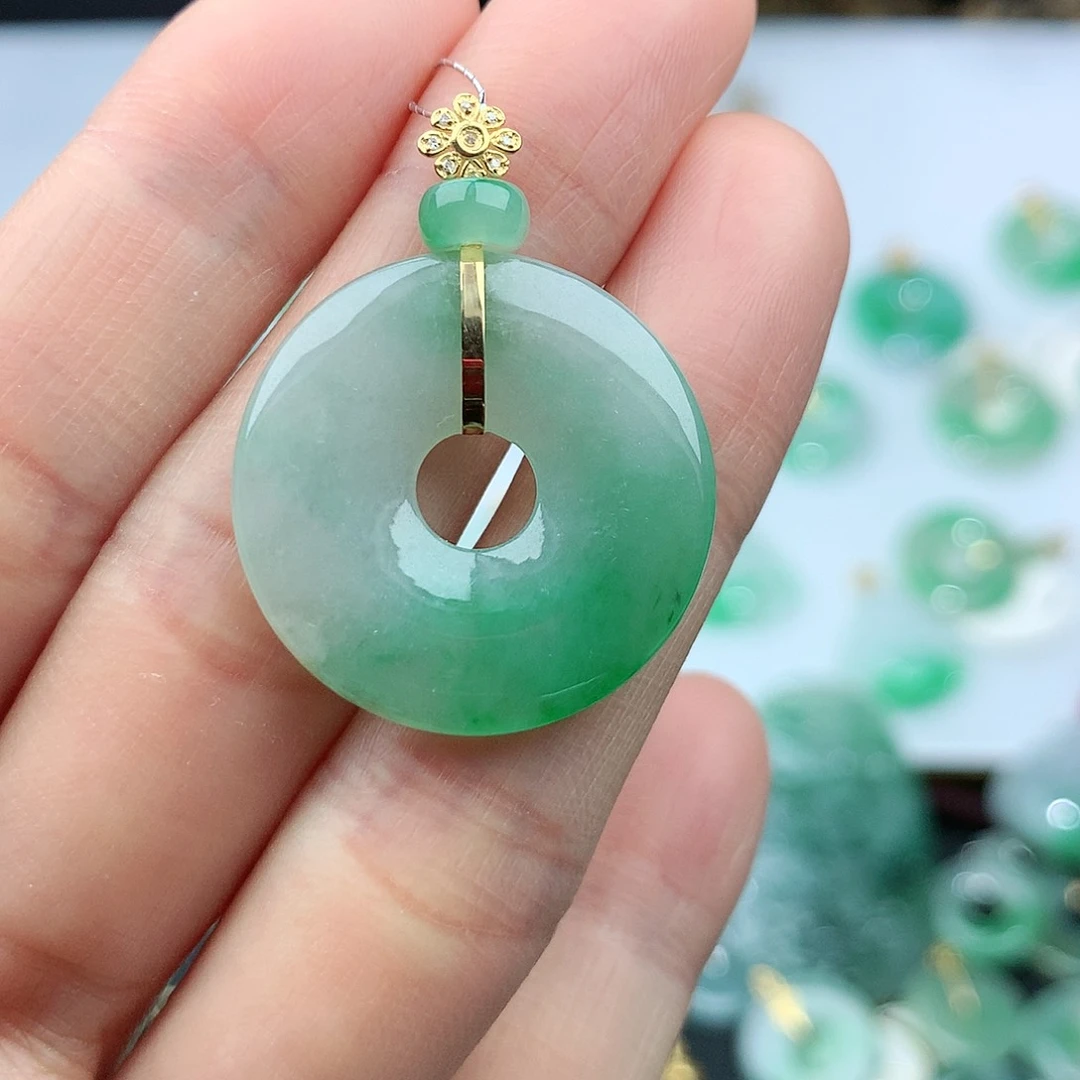 翡翠颈饰未镶嵌翡翠