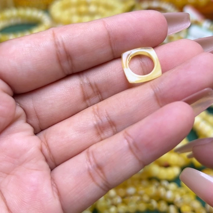 蜜蜡未镶嵌珠宝奇石
