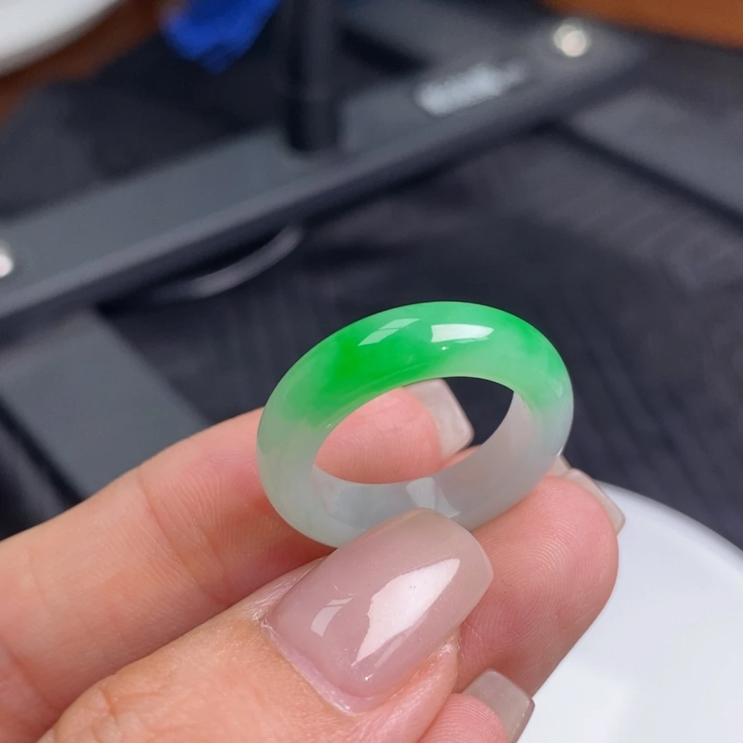 未镶嵌戒圈翡翠飘一抹色戒圈