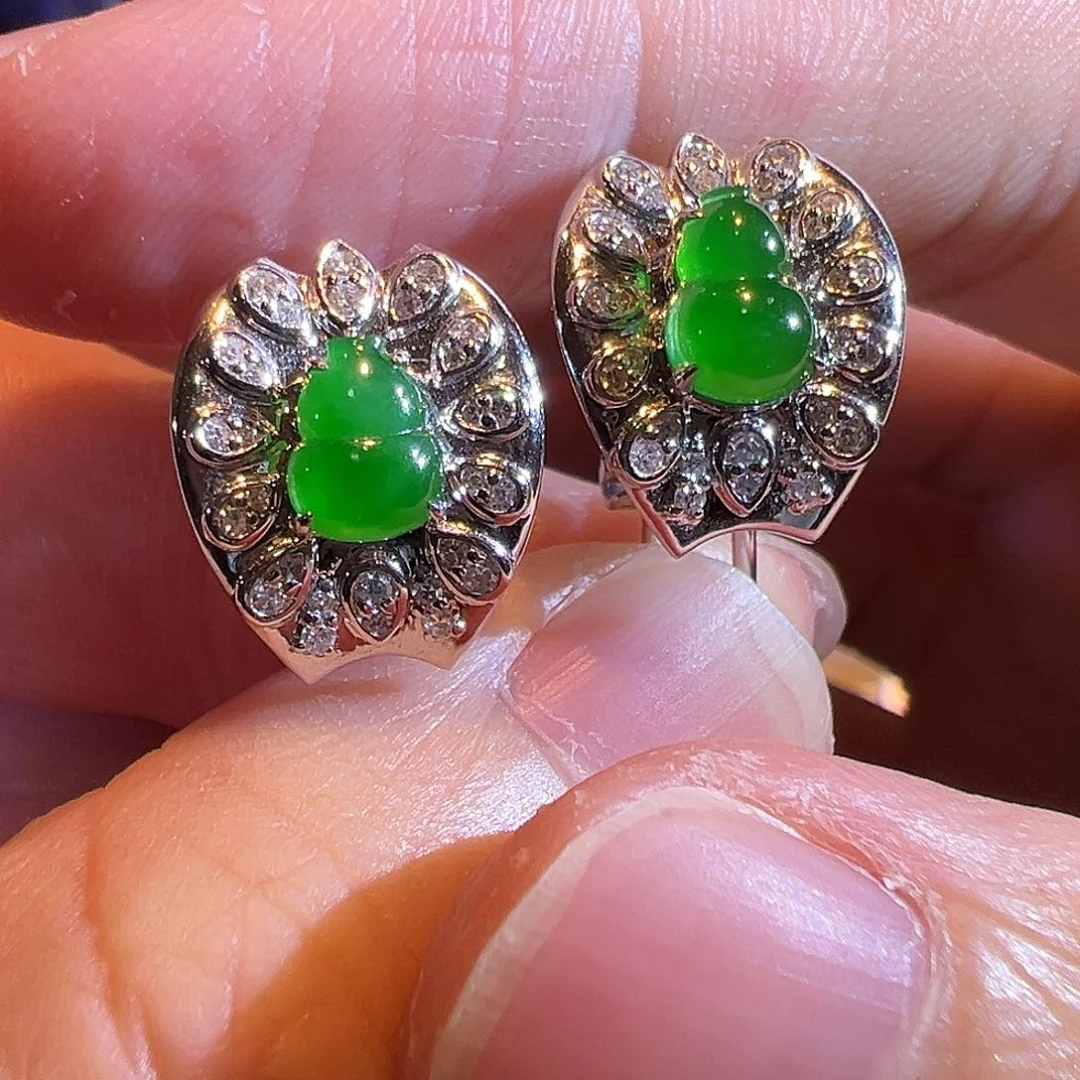 翡翠耳饰18K金镶嵌高冰种葫芦阳绿耳拍