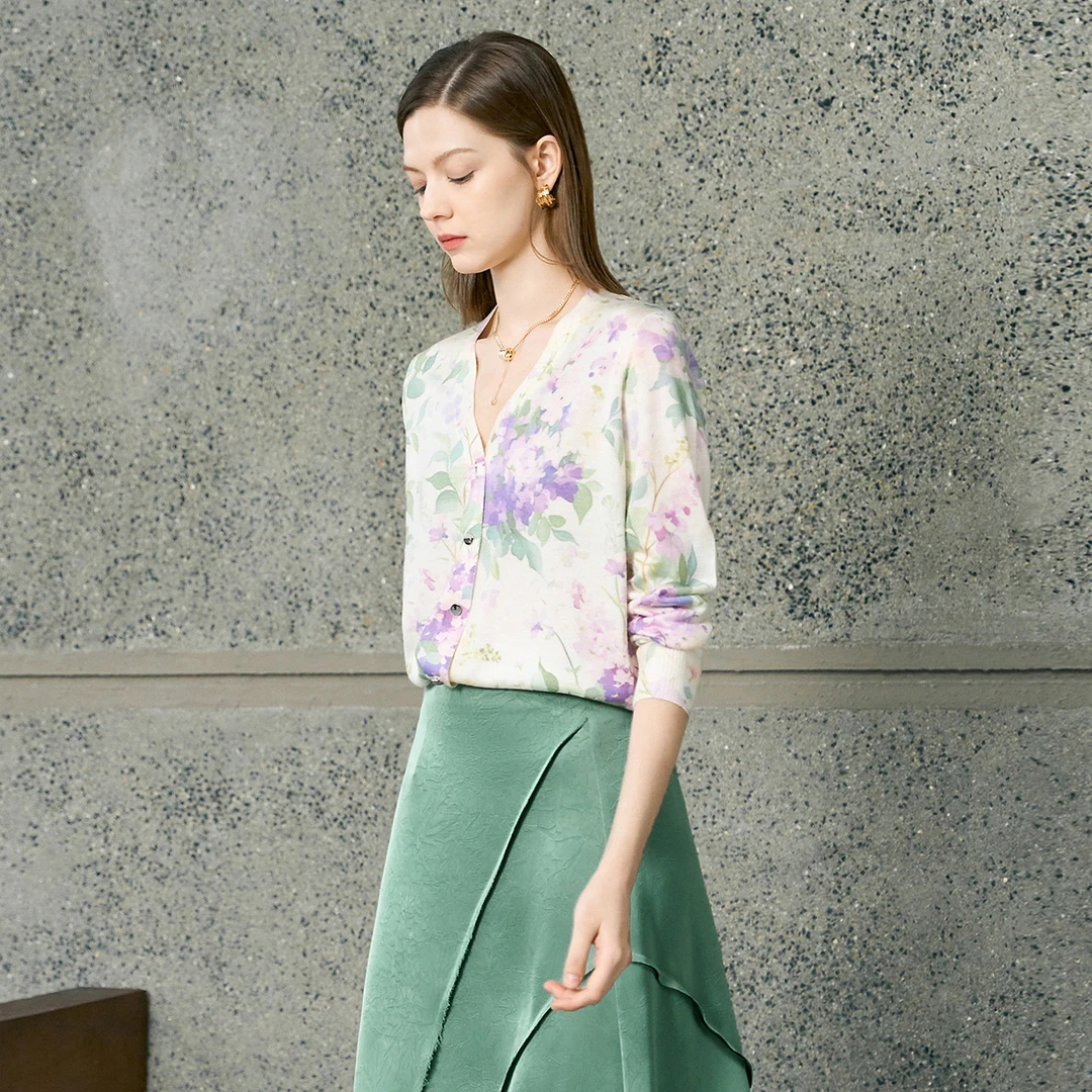 颜域复古印花V领针织衫女新款优雅长袖上衣气质开衫60P250259