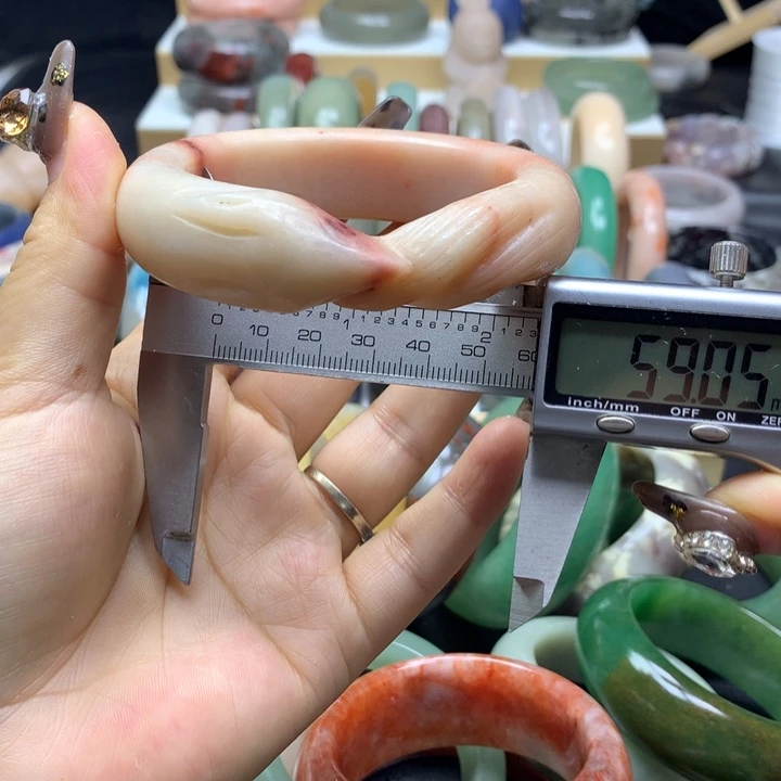 未镶嵌手镯石英质玉