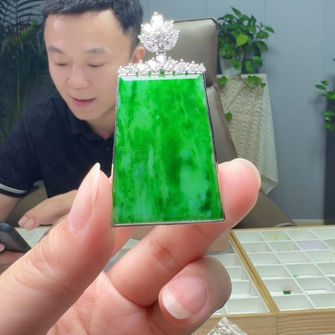 翡翠18K金镶嵌吊坠(不含链)天然