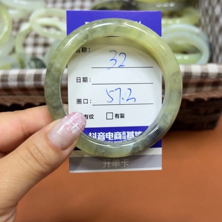 未镶嵌岫玉手镯天然