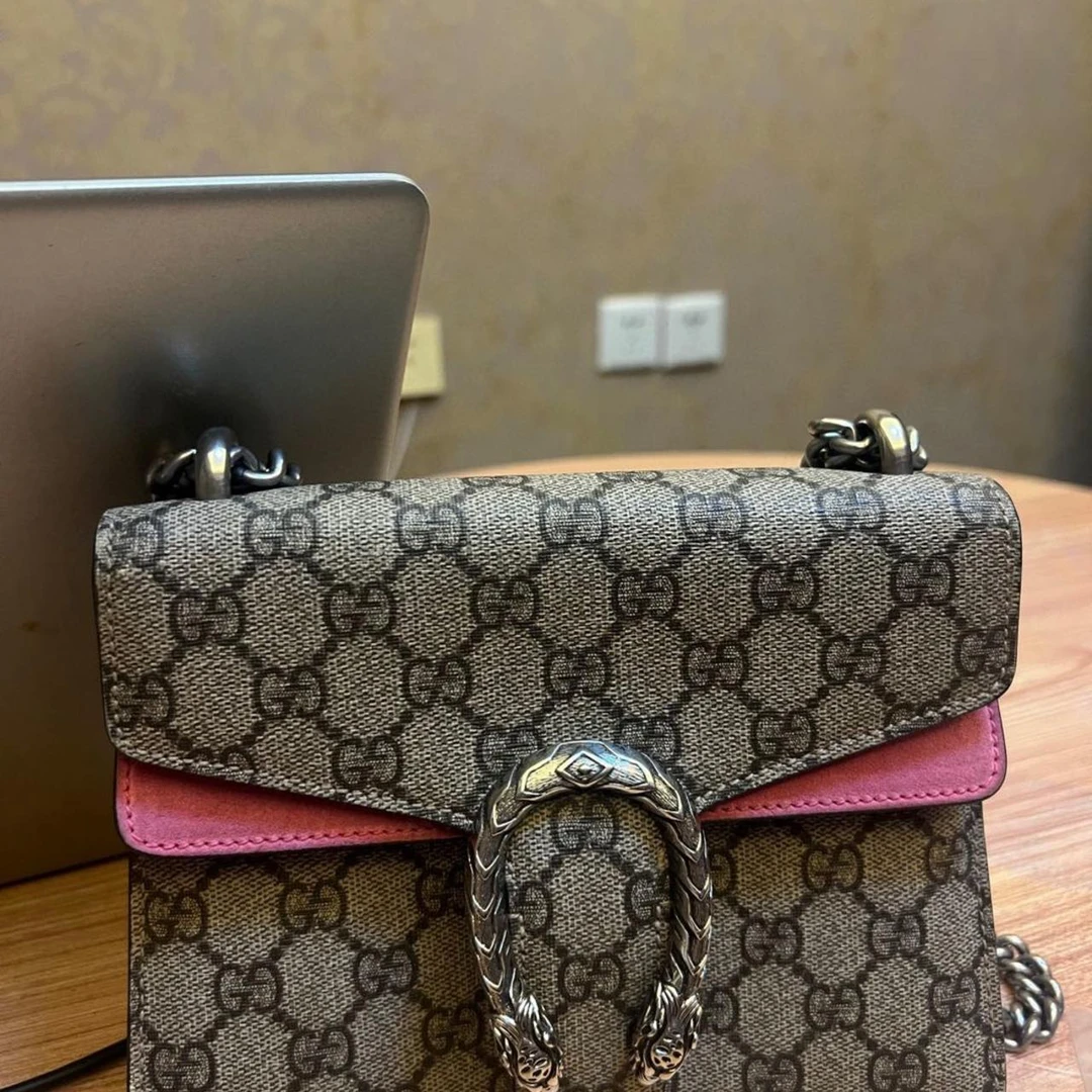 95新  Gucci斜挎包  20524