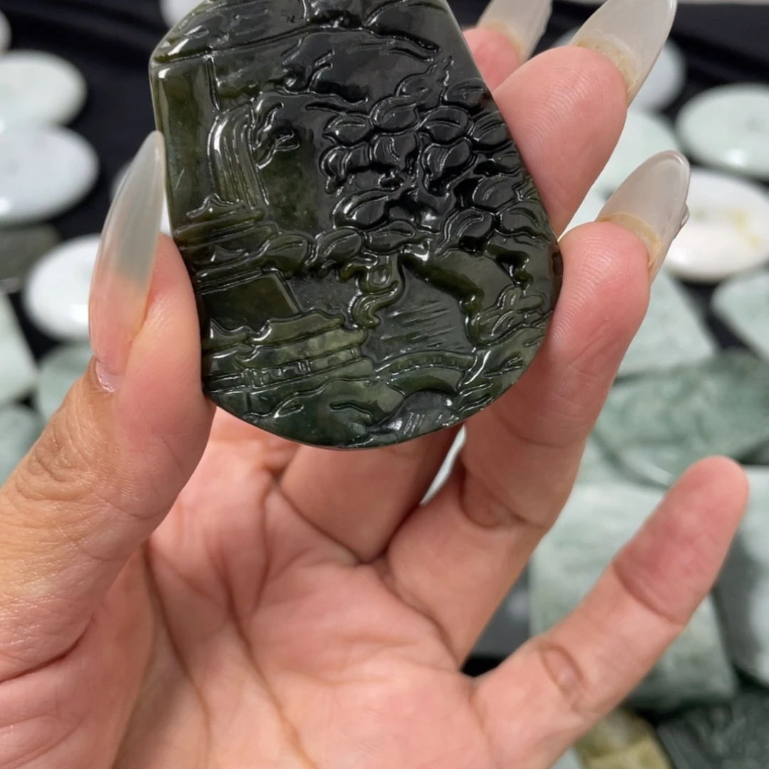翡翠未镶嵌颈饰山水