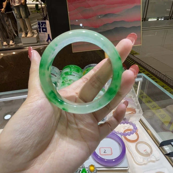 翡翠手镯未镶嵌翡翠手镯