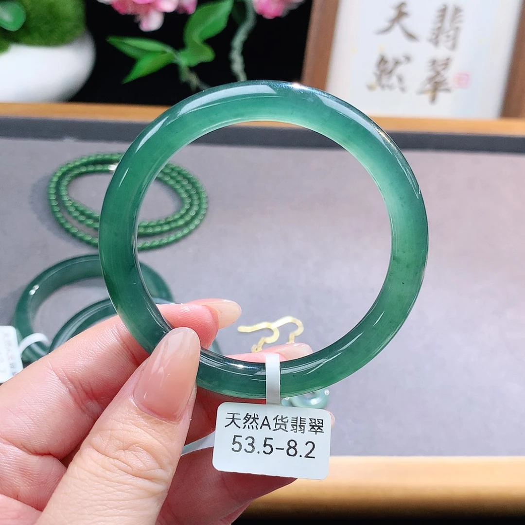 未镶嵌手镯（圆镯）翡翠